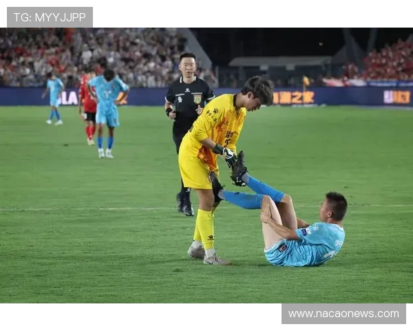 苏超南通队主场上演炫酷激光秀整场耗电不足一度彰显绿色低碳新风尚